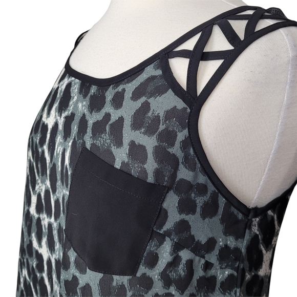 EDGE Blouse Sleeveless Animal Print Size Medium - Picture 6 of 8